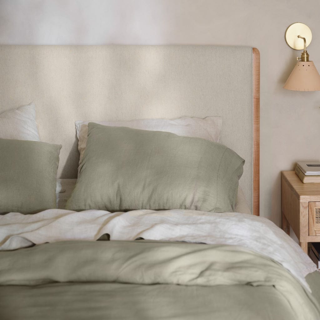 Laurel Bed with High Footboard