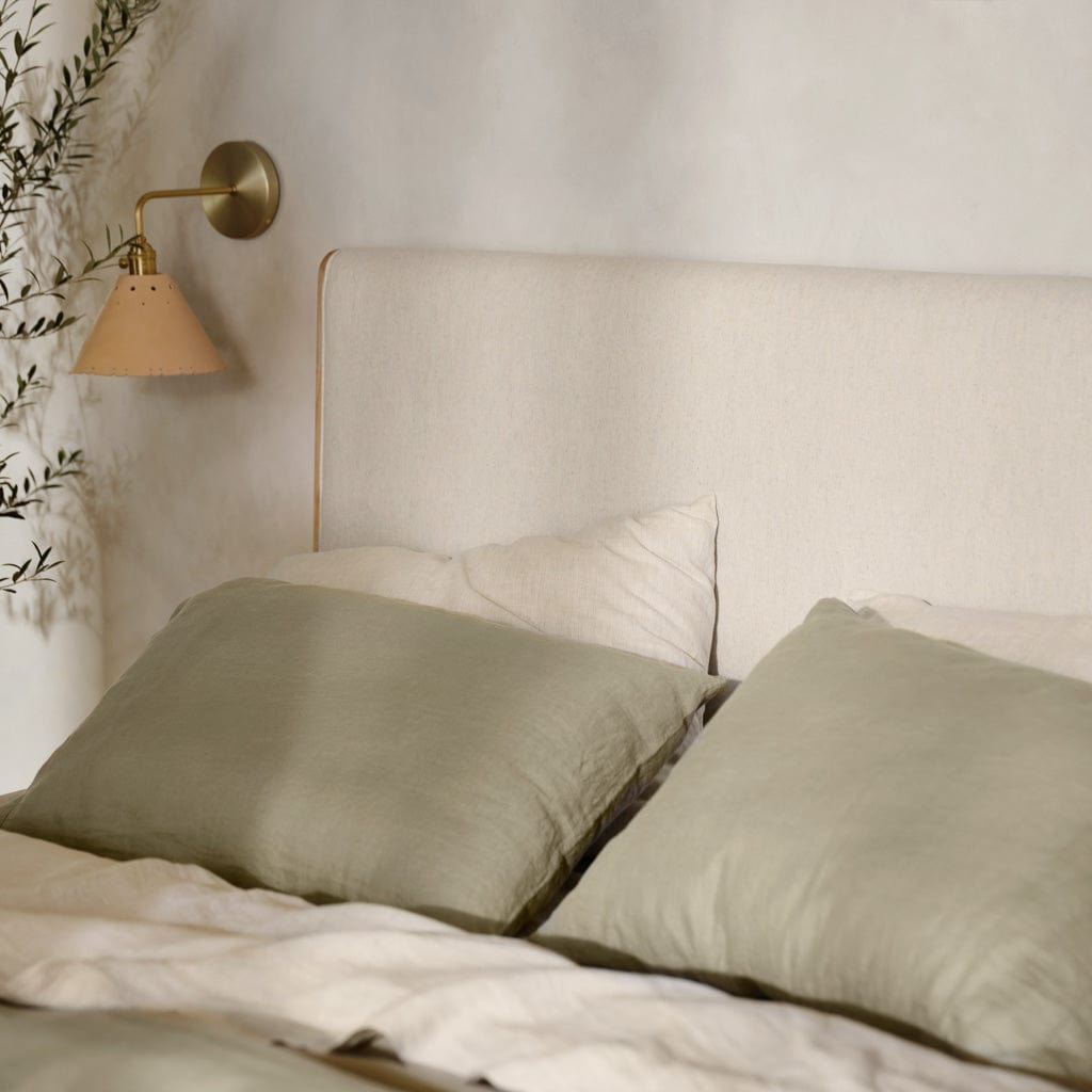 Laurel Bed with High Footboard