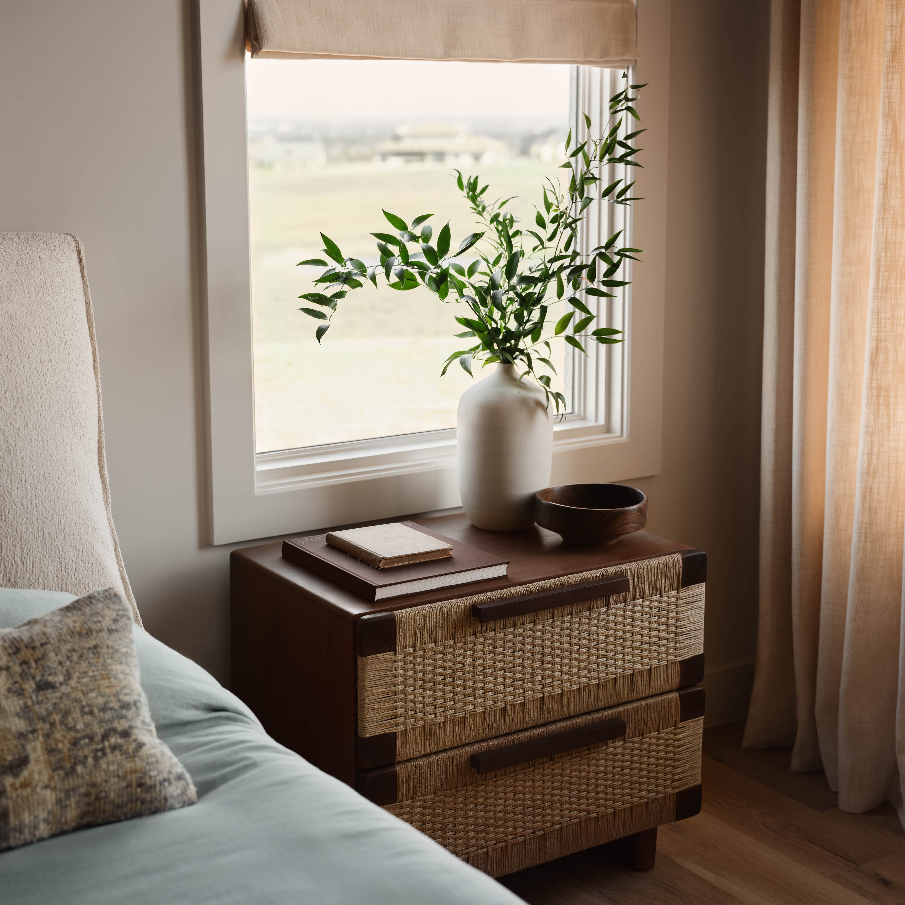 Manai Nachttisch aus Webstoff