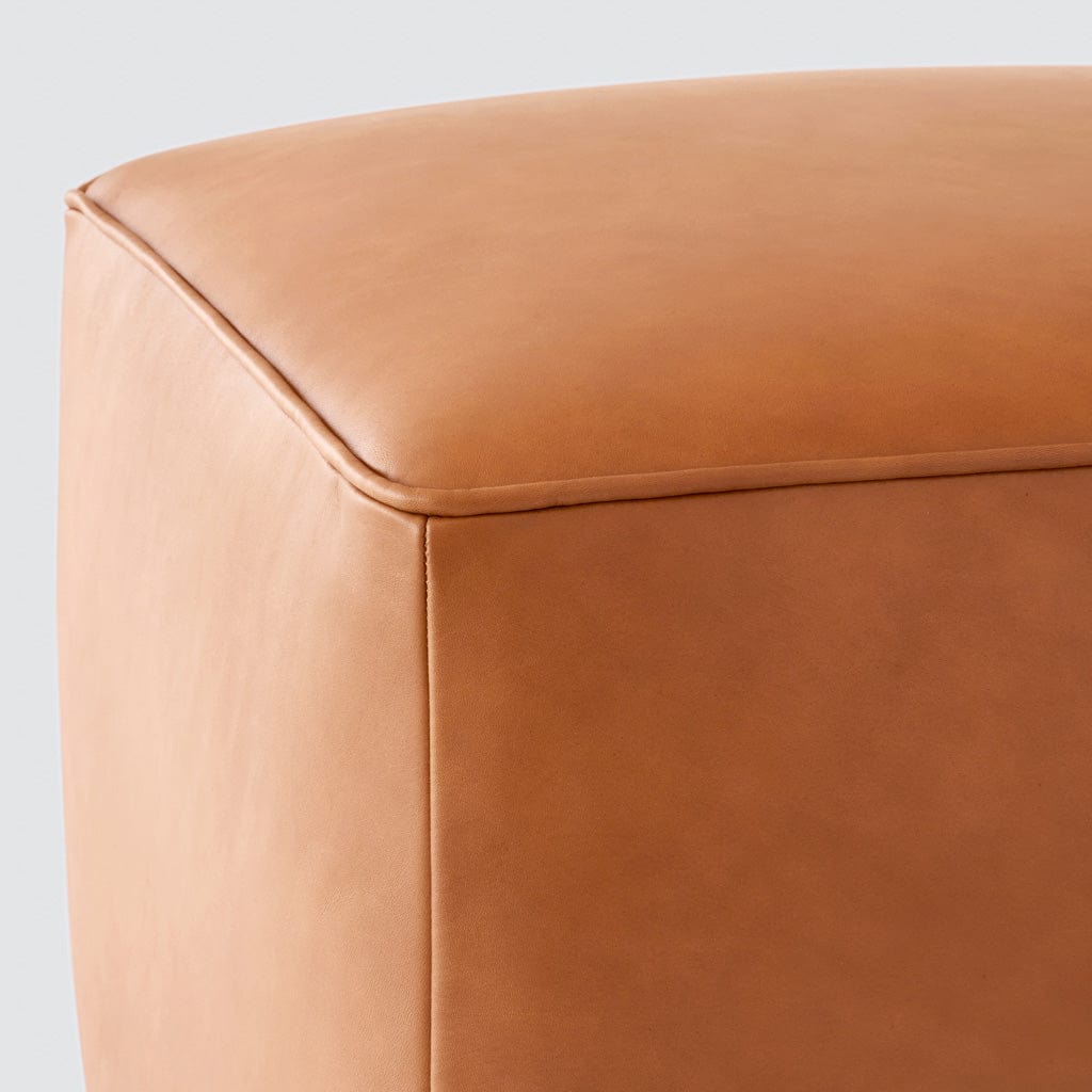 Torres quadratischer Leder-Ottomane – Klein